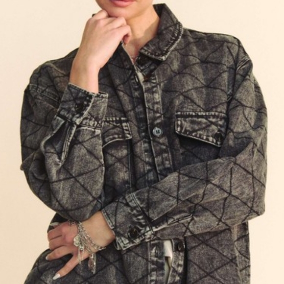 DAVI & DANI Denim Shacket Diamond Quilted High Low Oversized Jean Shirt Jacket - Picture 7 of 16